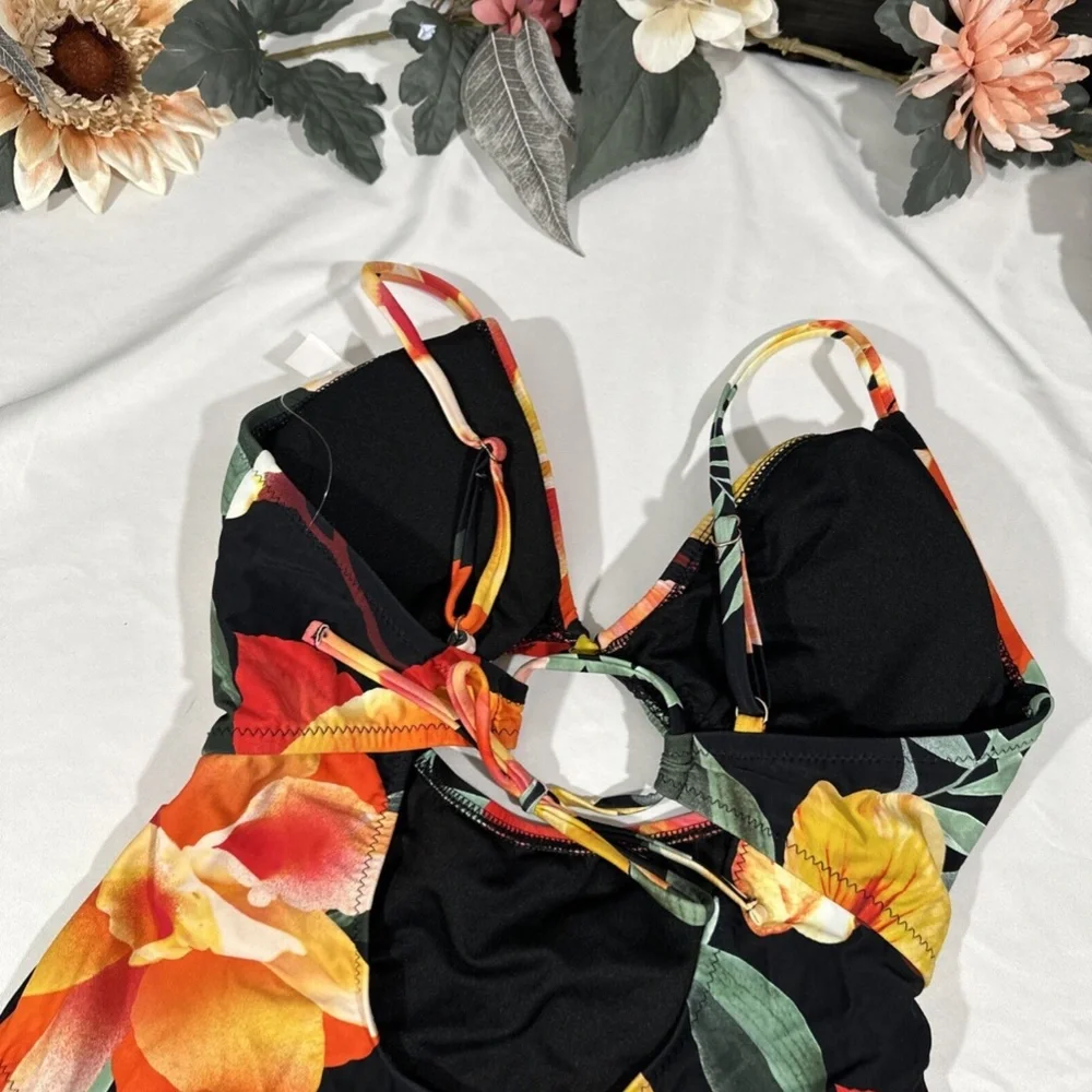 NEW $36 Shade & Shore [ Large ] Front Key hole One Piece Swimsuit Floral‎
